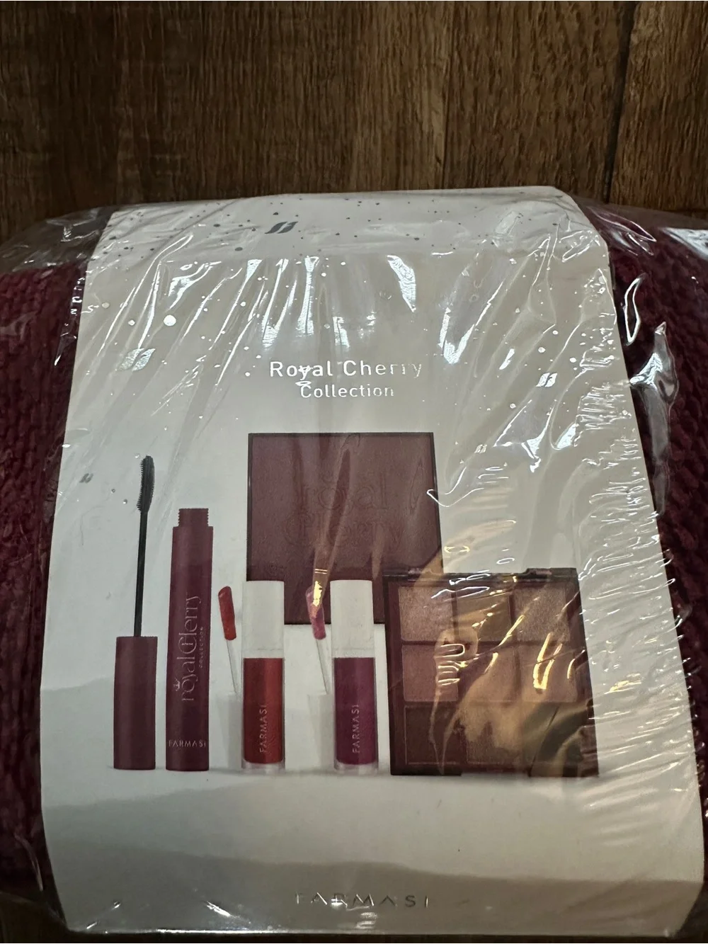 Farmasi Berry Red Cosmetic Gift Set with Knit Pouch